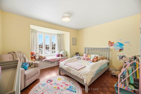 Photo 33 at 231 Matthew Drive, East Woodbridge, Vaughan