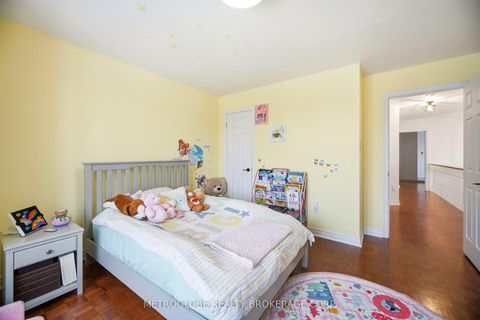 Photo 34 at 231 Matthew Drive, East Woodbridge, Vaughan