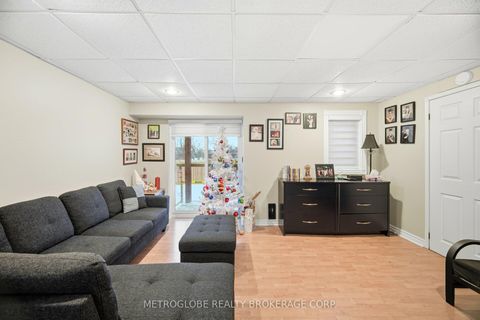 Photo 40 at 231 Matthew Drive, East Woodbridge, Vaughan