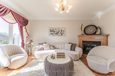 Photo 12 at 65 Falling River Drive, Devonsleigh, Richmond Hill