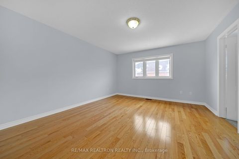 Photo 18 at 28 Daniel Reaman Crescent, Patterson, Vaughan