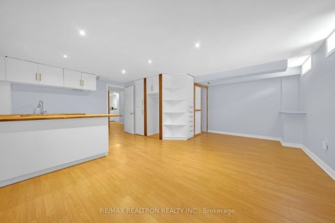 Photo 33 at 28 Daniel Reaman Crescent, Patterson, Vaughan