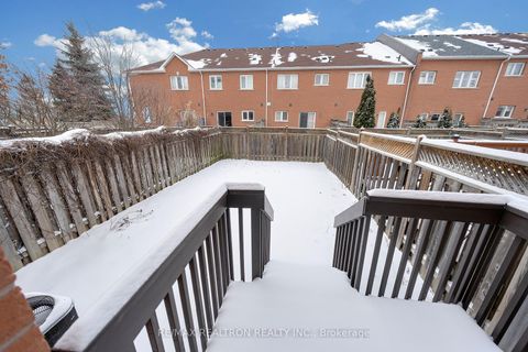 Photo 35 at 28 Daniel Reaman Crescent, Patterson, Vaughan