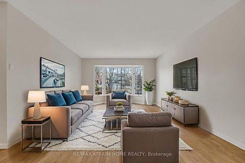 Photo 8 at 52 Chiswell Crescent, Willowdale East, Toronto