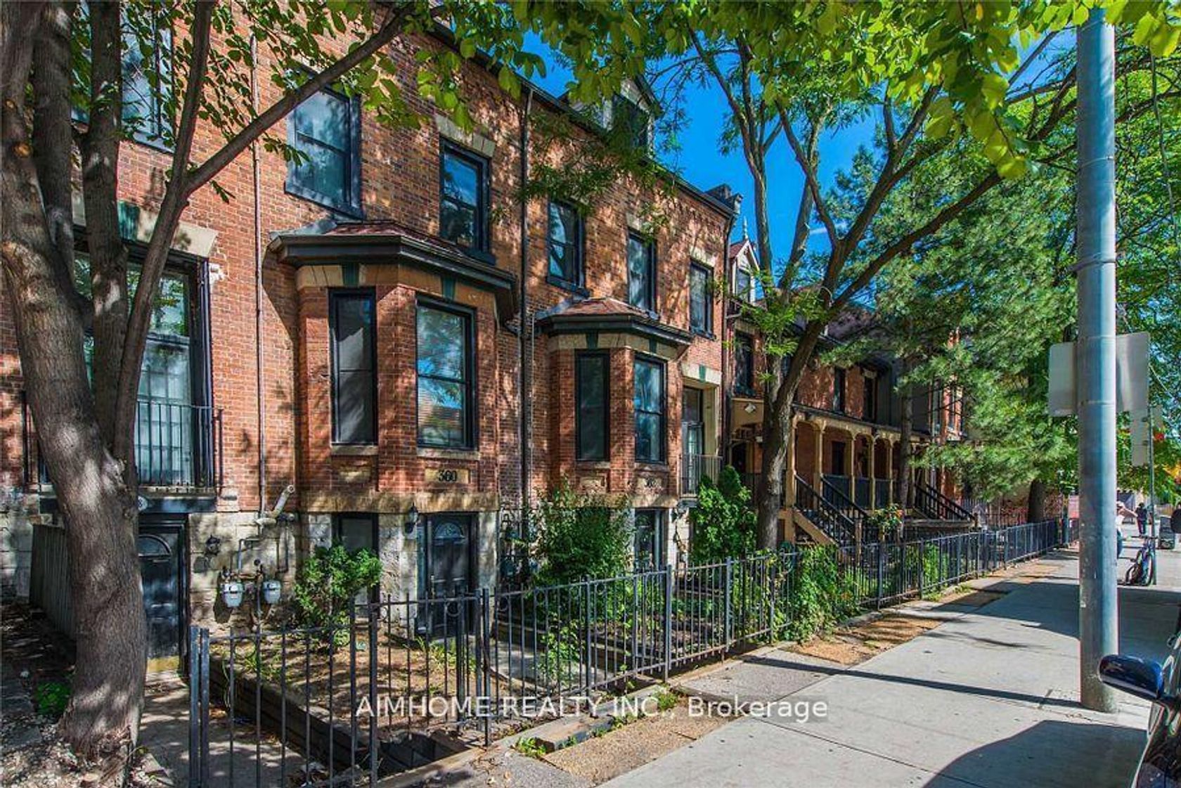 Th#2 - 360 R Dundas Street E, Moss Park, Toronto 