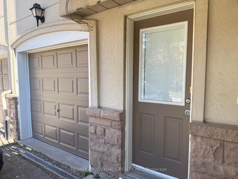 Photo 2 at 2 - 10 Post Oak Drive, Jefferson, Richmond Hill