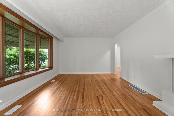 Photo 3 at 98 Laurier Avenue, Buchanan, Hamilton