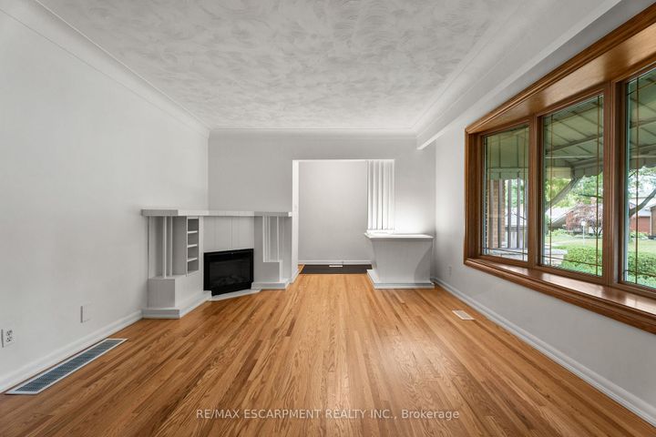 Photo 4 at 98 Laurier Avenue, Buchanan, Hamilton