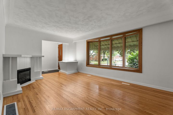 Photo 5 at 98 Laurier Avenue, Buchanan, Hamilton