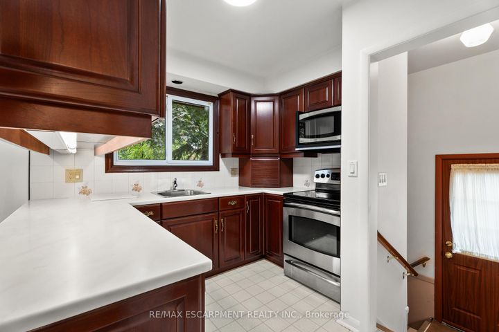 Photo 6 at 98 Laurier Avenue, Buchanan, Hamilton