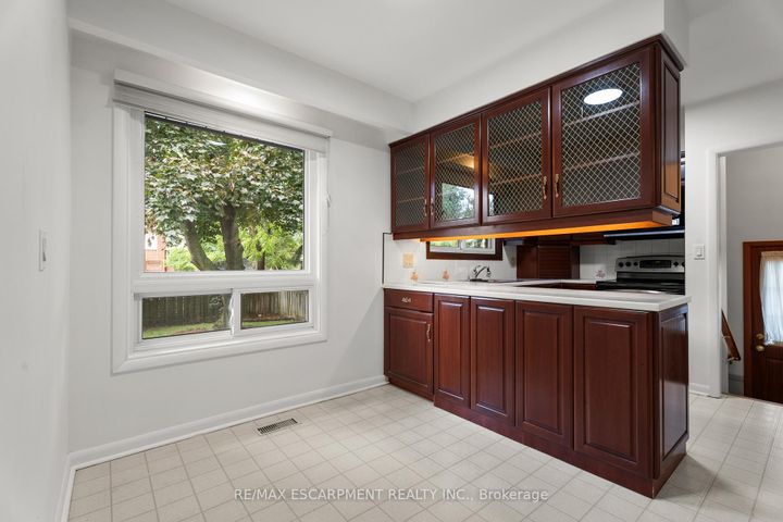 Photo 11 at 98 Laurier Avenue, Buchanan, Hamilton
