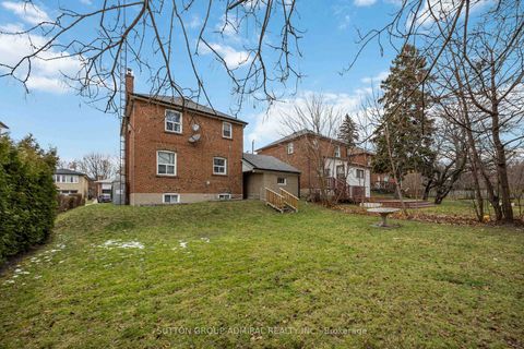 Photo 1 at 31 Dell Park Avenue, Lawrence, Toronto