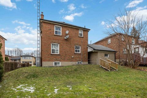 Photo 4 at 31 Dell Park Avenue, Lawrence, Toronto