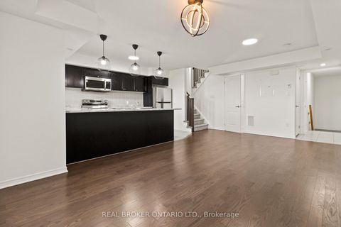 Photo 7 at 42 - 2441 Greenwich Drive N, WM Westmount, Oakville