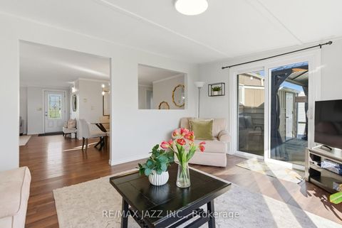 Photo 24 at 15 Bluffs Road, Bowmanville, Clarington