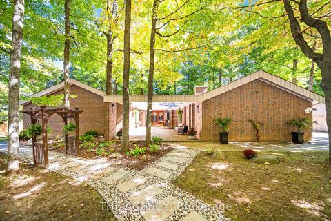 Photo 1 at 23 Cedarwood Crescent, Nobleton, King