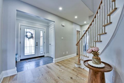 Photo 4 at 1517 Queensbury Crescent, CP College Park, Oakville