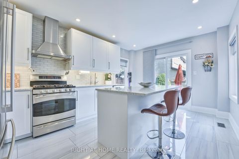 Photo 8 at 1517 Queensbury Crescent, CP College Park, Oakville