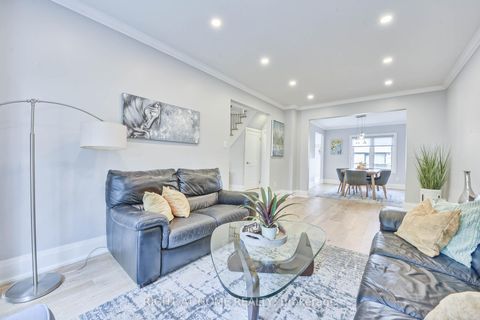 Photo 14 at 1517 Queensbury Crescent, CP College Park, Oakville