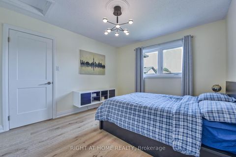 Photo 28 at 1517 Queensbury Crescent, CP College Park, Oakville