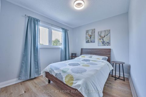 Photo 30 at 1517 Queensbury Crescent, CP College Park, Oakville