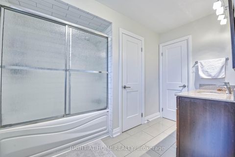 Photo 32 at 1517 Queensbury Crescent, CP College Park, Oakville