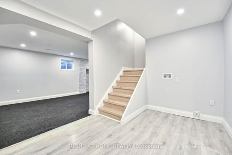 Photo 35 at 1517 Queensbury Crescent, CP College Park, Oakville