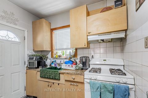 Photo 17 at 111 Alberta Avenue, Wychwood, Toronto