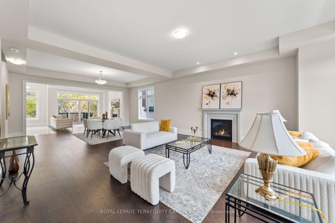 Photo 3 at 23 Kingwood Lane, Aurora Estates, Aurora