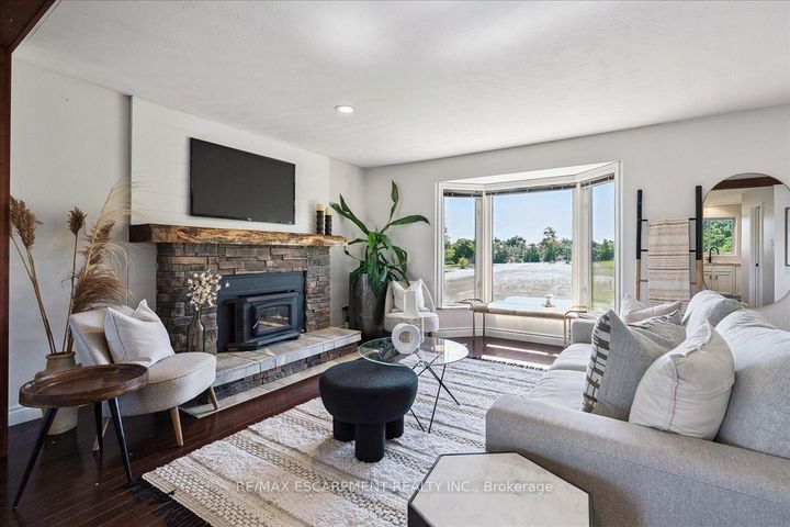 Photo 5 at 6550 Sinclairville Road, Rural Glanbrook, Hamilton