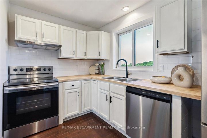 Photo 8 at 6550 Sinclairville Road, Rural Glanbrook, Hamilton