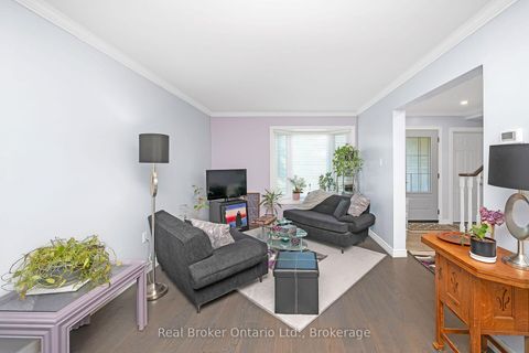 Photo 7 at 163 Ross Lane, RO River Oaks, Oakville