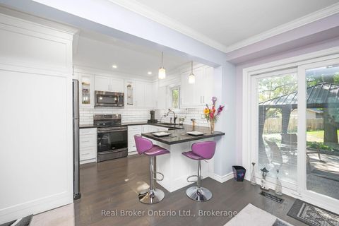 Photo 12 at 163 Ross Lane, RO River Oaks, Oakville