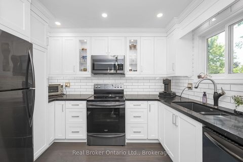 Photo 14 at 163 Ross Lane, RO River Oaks, Oakville