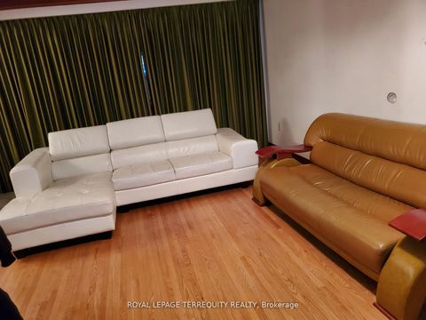 Photo 1 at 39 Earlton Road, Sullivan, Toronto