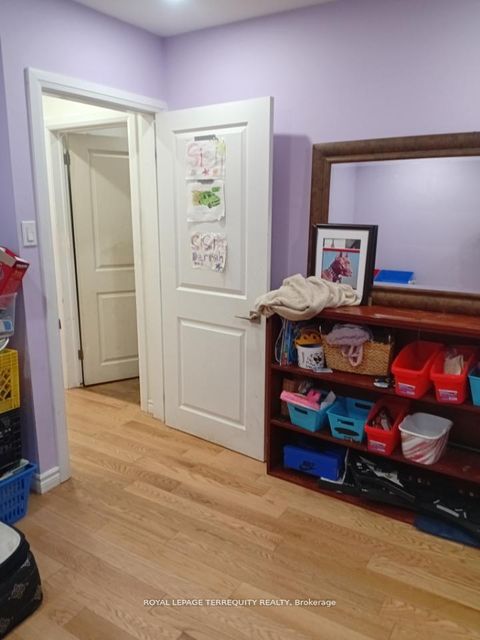 Photo 2 at 39 Earlton Road, Sullivan, Toronto