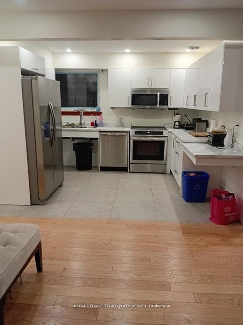 Photo 3 at 39 Earlton Road, Sullivan, Toronto