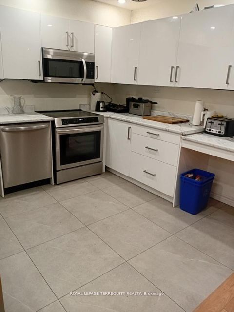 Photo 7 at 39 Earlton Road, Sullivan, Toronto