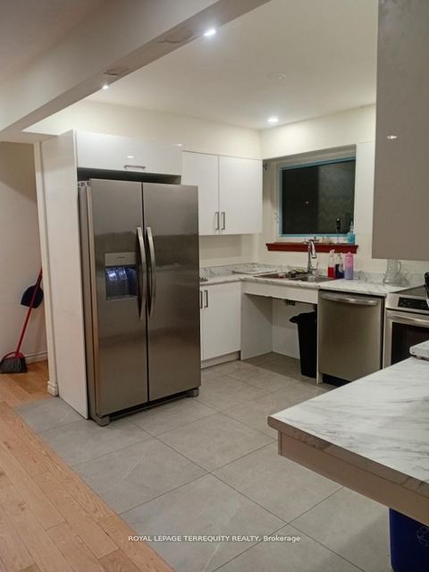 Photo 11 at 39 Earlton Road, Sullivan, Toronto