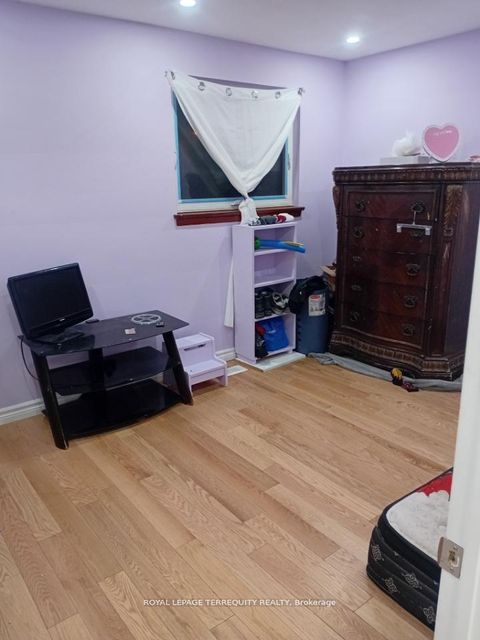 Photo 13 at 39 Earlton Road, Sullivan, Toronto