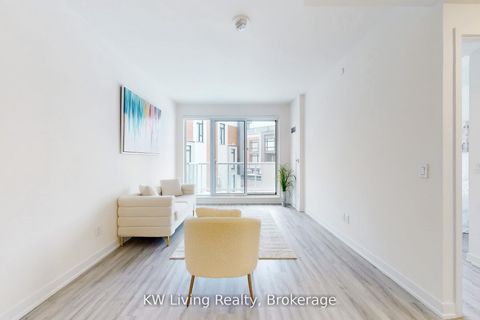 Photo 2 at 212 - 6 David Eyer Road, Rural Richmond Hill, Richmond Hill