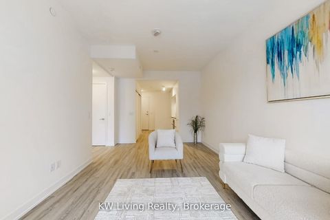 Photo 3 at 212 - 6 David Eyer Road, Rural Richmond Hill, Richmond Hill