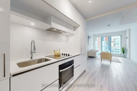 Photo 5 at 212 - 6 David Eyer Road, Rural Richmond Hill, Richmond Hill