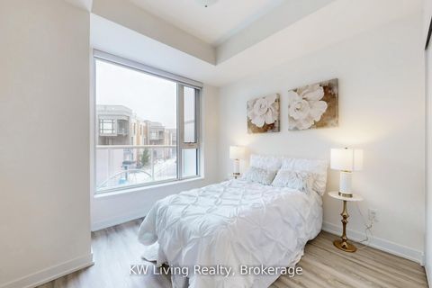 Photo 7 at 212 - 6 David Eyer Road, Rural Richmond Hill, Richmond Hill