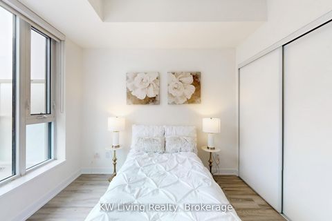 Photo 8 at 212 - 6 David Eyer Road, Rural Richmond Hill, Richmond Hill