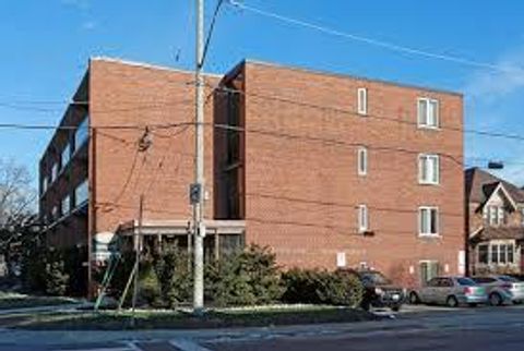 Photo 1 at 1741 Bayview Avenue, Leaside, Toronto