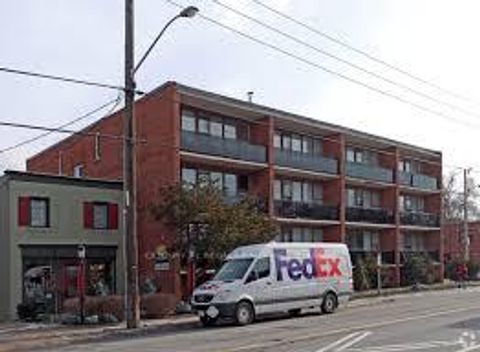 Photo 3 at 1741 Bayview Avenue, Leaside, Toronto