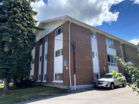 Photo 1 at 11 Fairbanks Street, Central, Oshawa