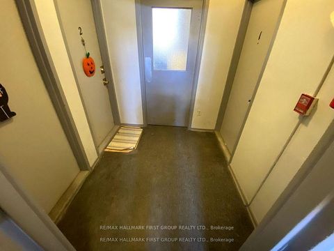 Photo 3 at 11 Fairbanks Street, Central, Oshawa