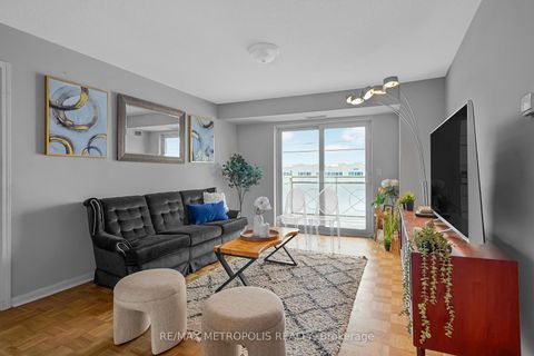 Photo 4 at 216 - 2500 Rutherford Road, Maple, Vaughan
